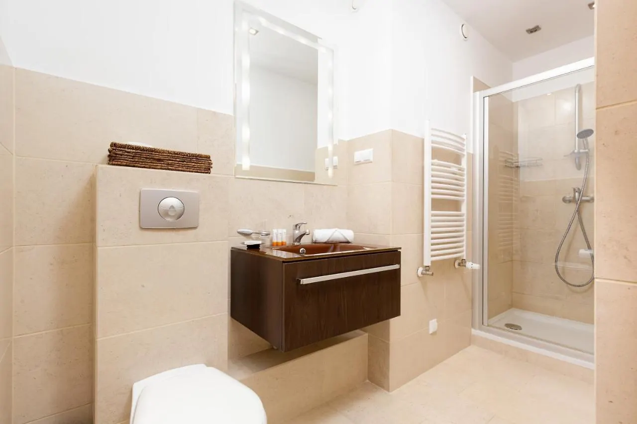 Metro Wierzbno Apartment by Renters Warszawa