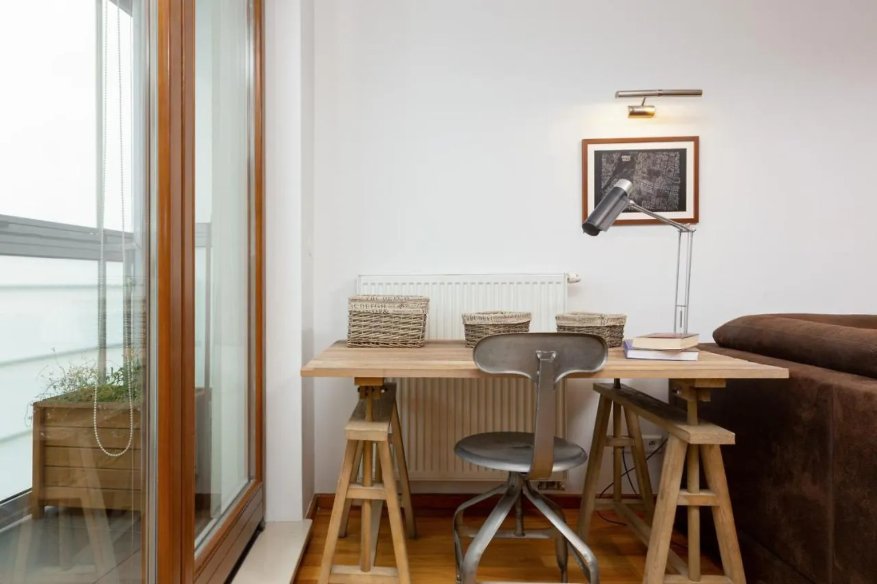 Metro Wierzbno Apartment by Renters Warszawa