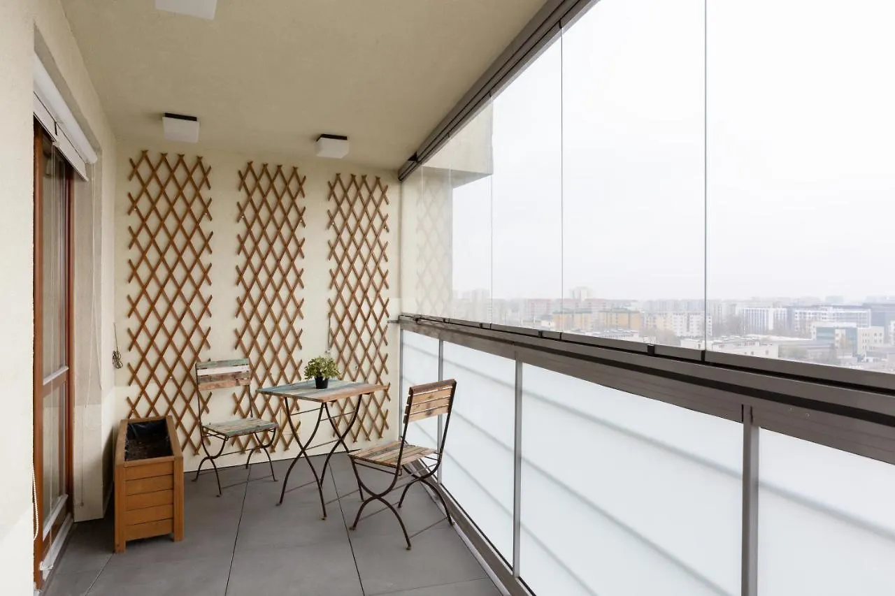 Metro Wierzbno Apartment by Renters Warszawa